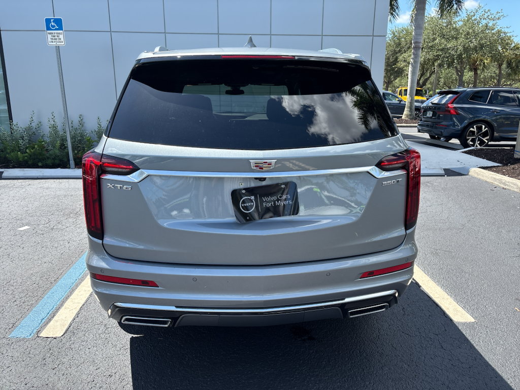 2025 Argent Silver Metallic Cadillac XT6 FWD Luxury FWD SUV