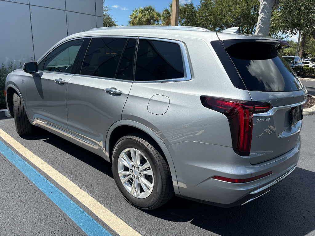 2025 Argent Silver Metallic Cadillac XT6 FWD Luxury FWD SUV
