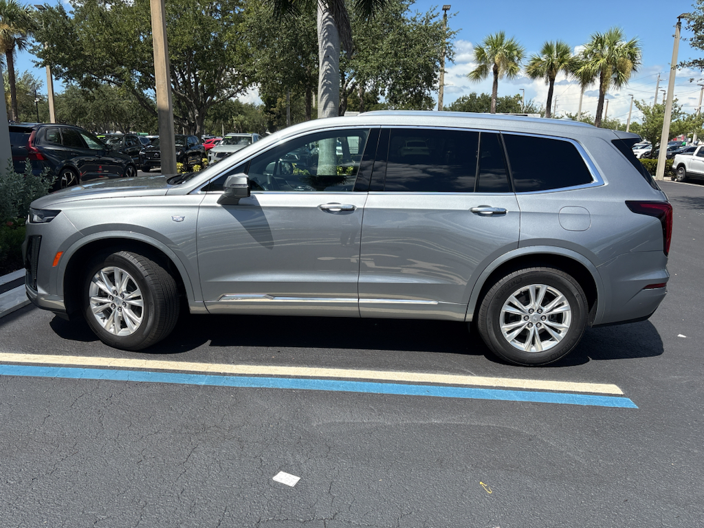 2025 Argent Silver Metallic Cadillac XT6 FWD Luxury FWD SUV