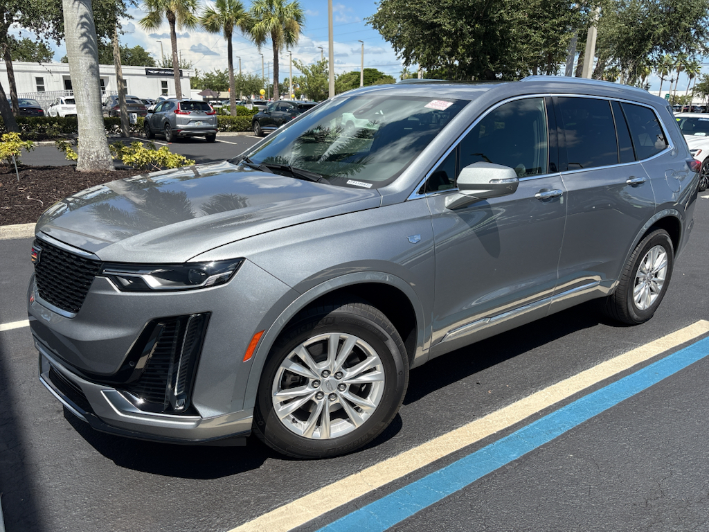 2025 Argent Silver Metallic Cadillac XT6 FWD Luxury FWD SUV