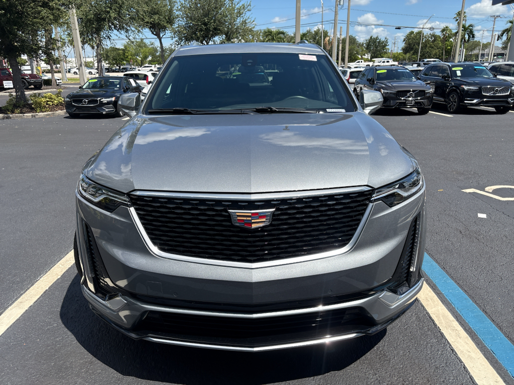 2025 Argent Silver Metallic Cadillac XT6 FWD Luxury FWD SUV