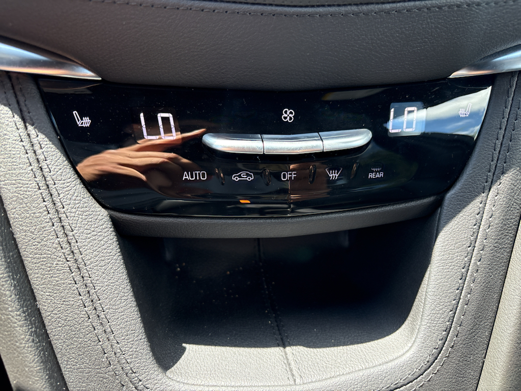 2025 Argent Silver Metallic Cadillac XT6 FWD Luxury FWD SUV
