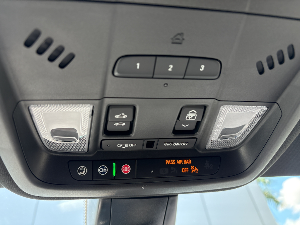 2025 Argent Silver Metallic Cadillac XT6 FWD Luxury FWD SUV