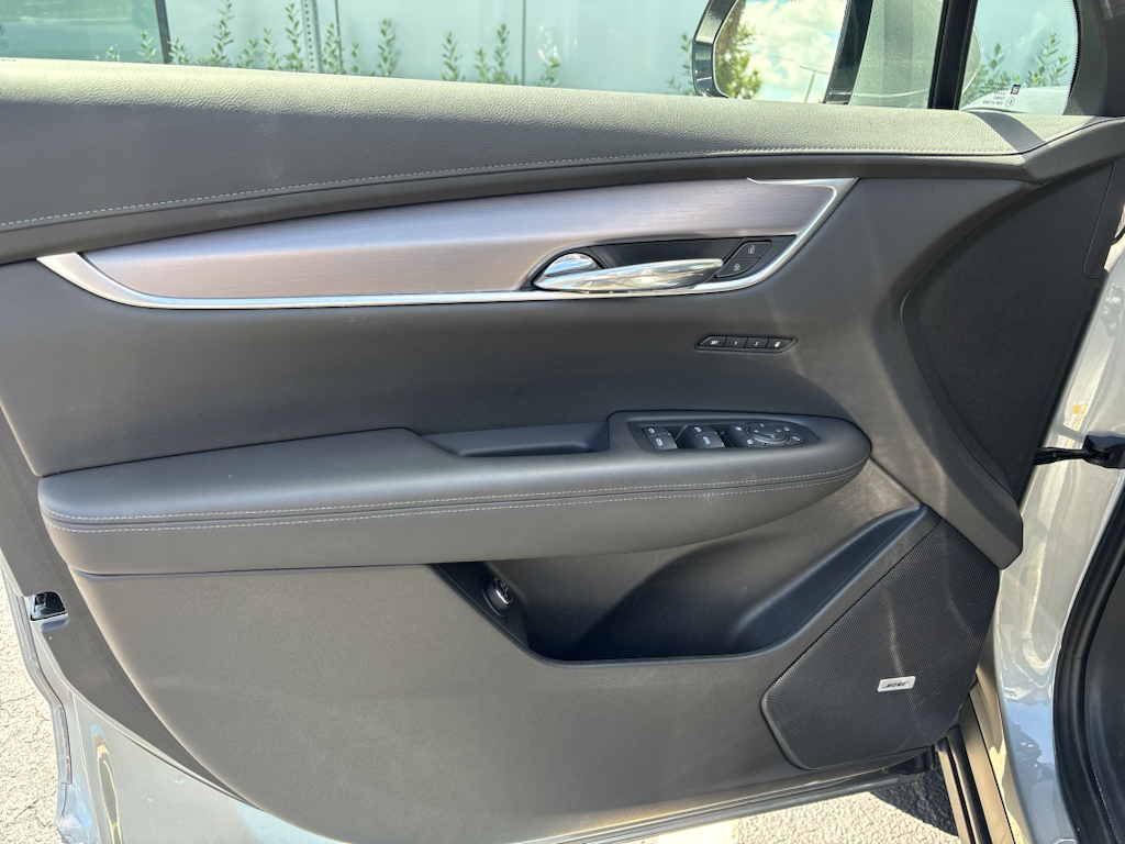 2025 Argent Silver Metallic Cadillac XT6 FWD Luxury FWD SUV
