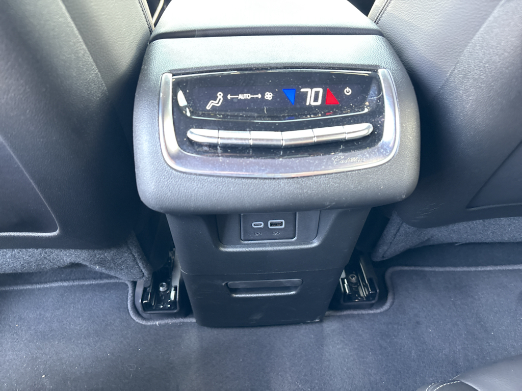 2025 Argent Silver Metallic Cadillac XT6 FWD Luxury FWD SUV