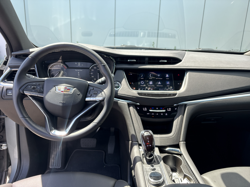 2025 Argent Silver Metallic Cadillac XT6 FWD Luxury FWD SUV