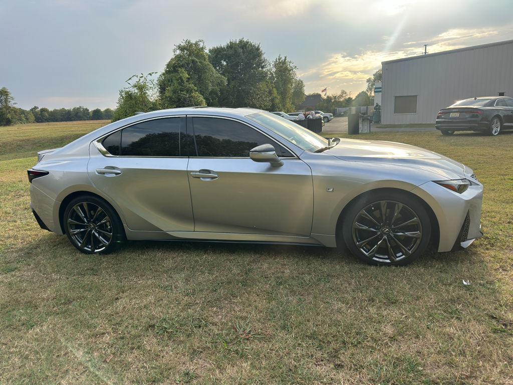 2023 Lexus IS 350 F SPORT photo 4