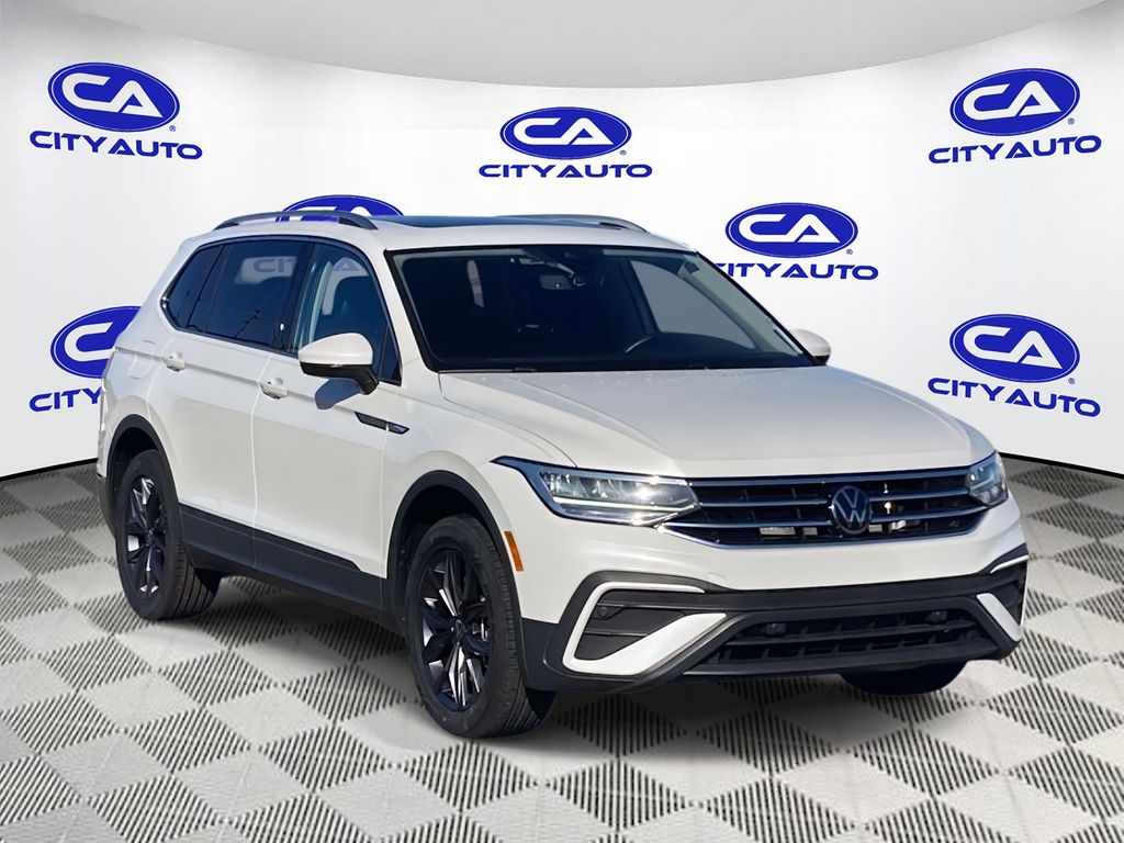 2023 Volkswagen Tiguan SE's photo