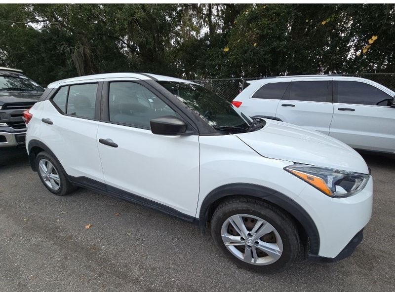 2020 Nissan Kicks S's photo