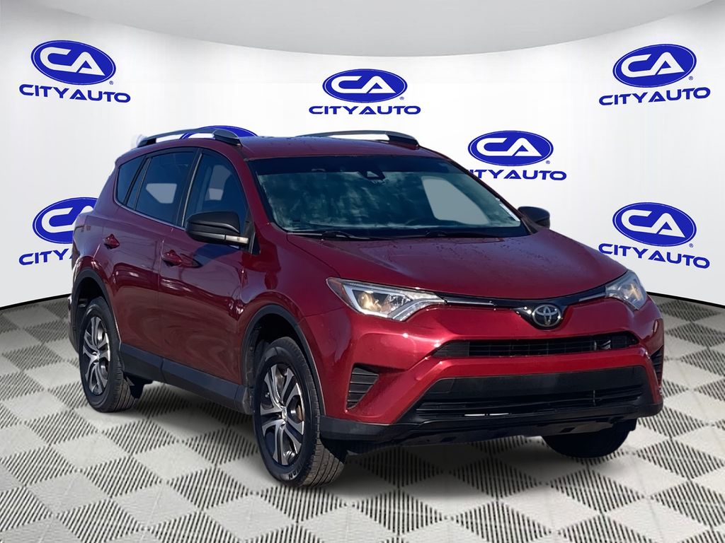 2018 Toyota RAV4 LE's photo