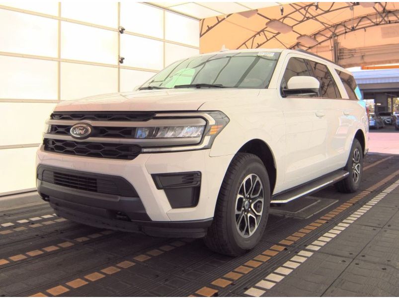 2023 Ford Expedition XLT's photo