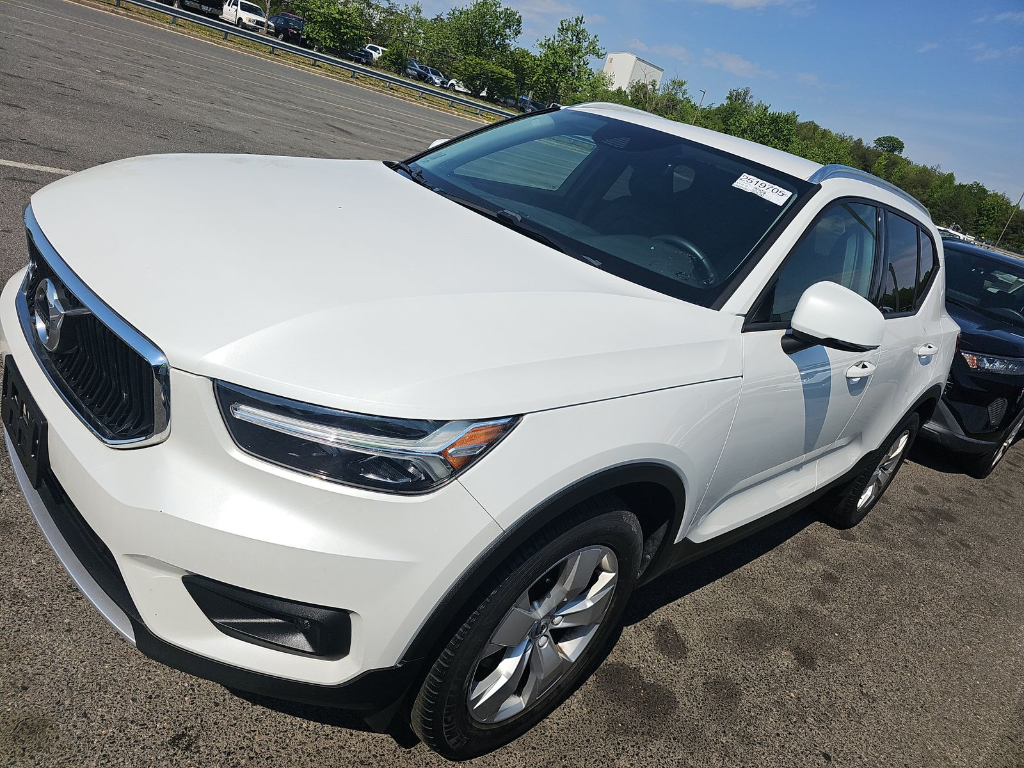 2021 Volvo XC40 T5 Momentum AWD's photo