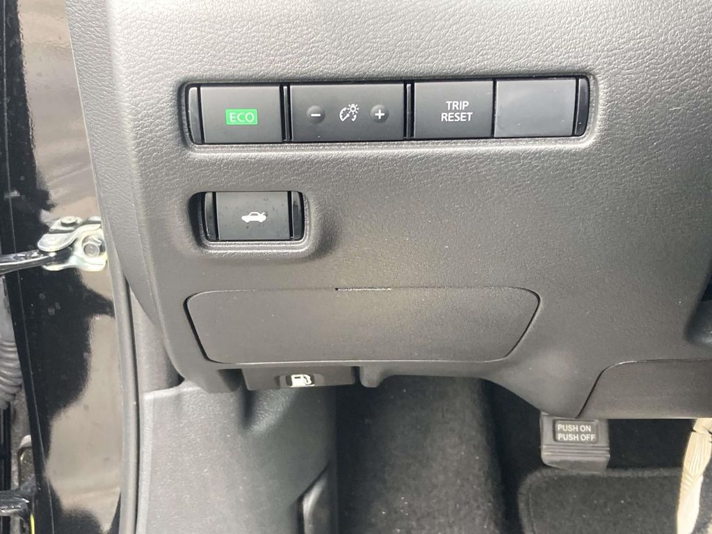 2025 Nissan Sentra SV - Photo 28
