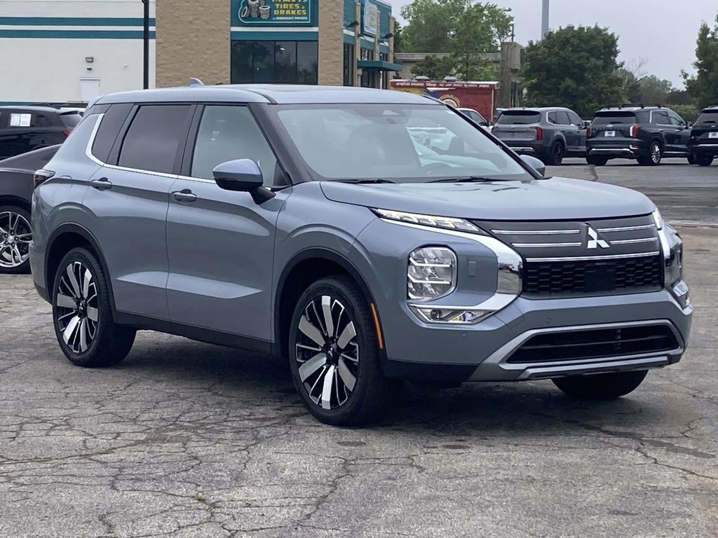 2025 Mitsubishi Outlander SE S-AWC's photo