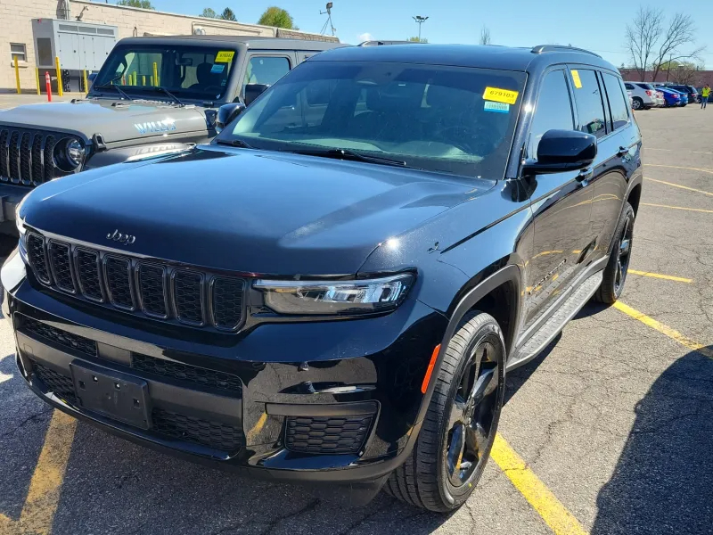 2022 Jeep Grand Cherokee L Altitude 4x4's photo