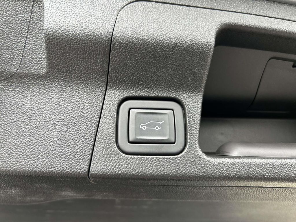 Used 2023 GMC Acadia SUV