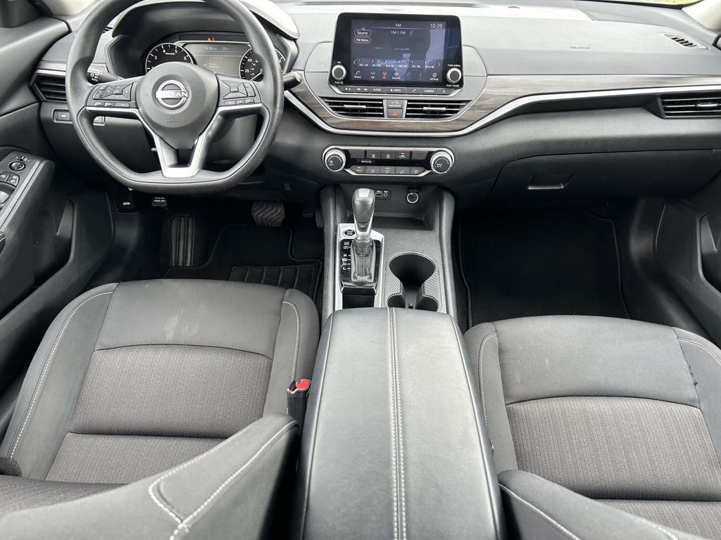 Used 2025 Nissan Altima Sedan