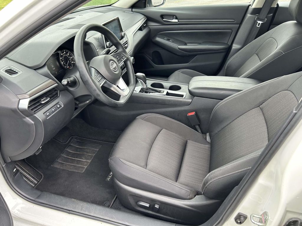 Used 2025 Nissan Altima Sedan