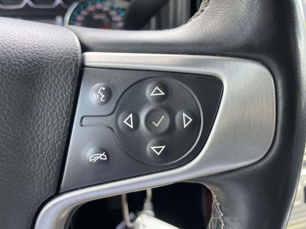 Vehicle photo 24
