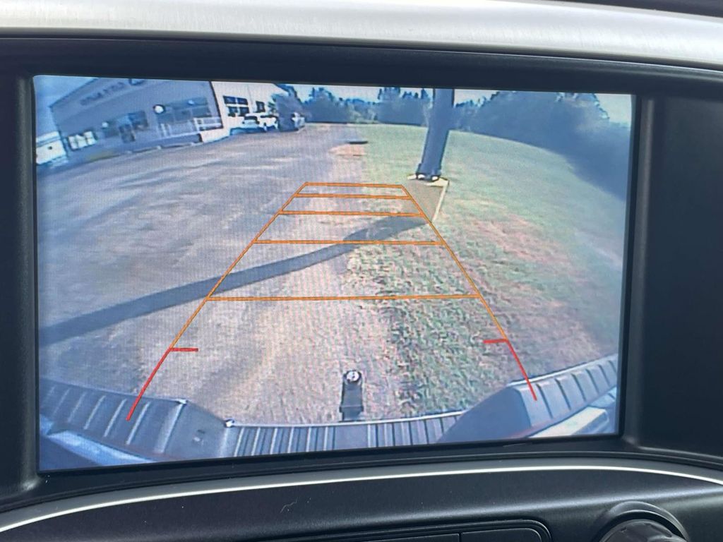 Vehicle photo 33