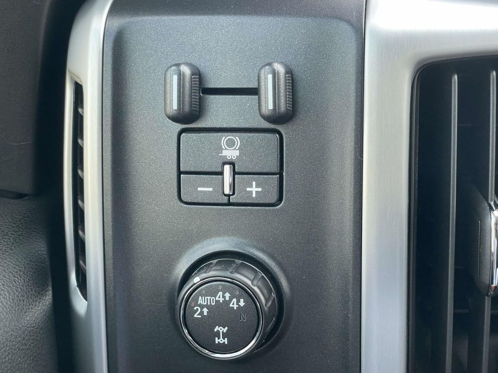 Vehicle photo 35
