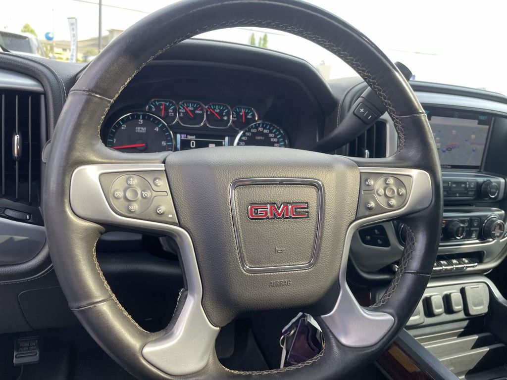 Vehicle photo 23