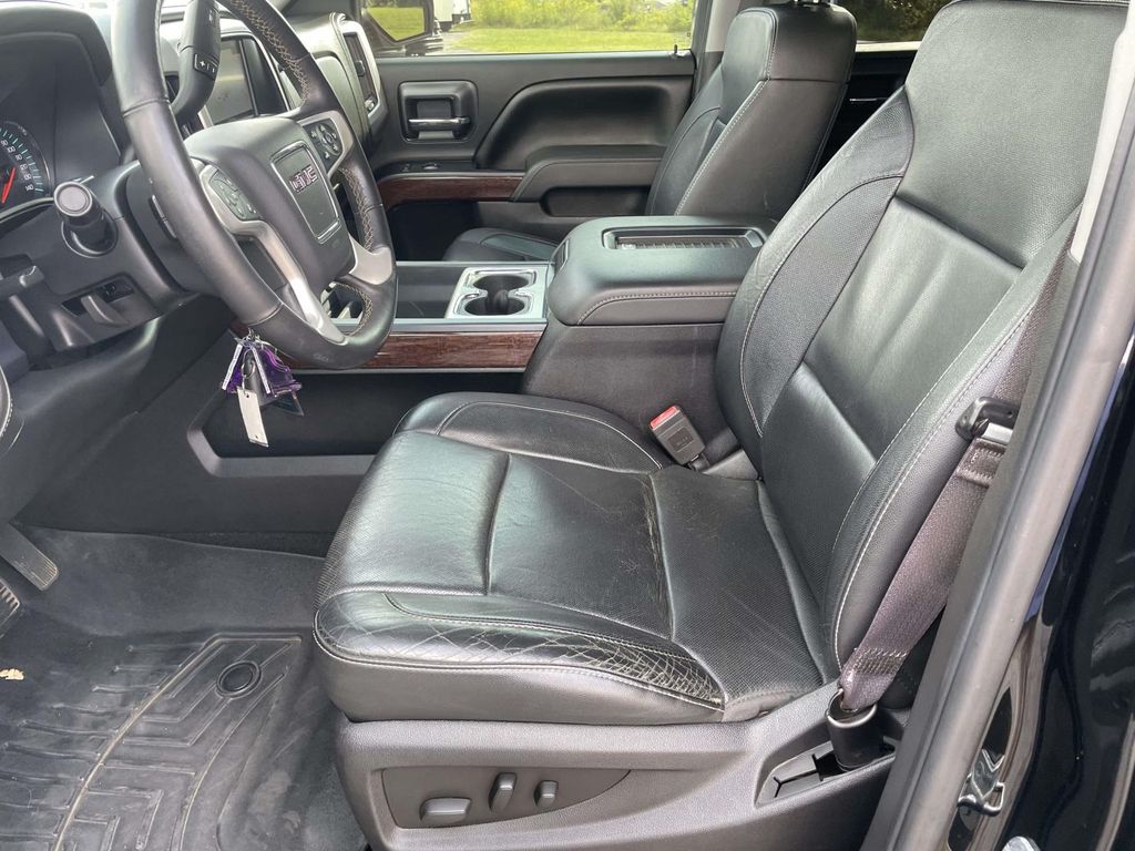 Vehicle photo 17