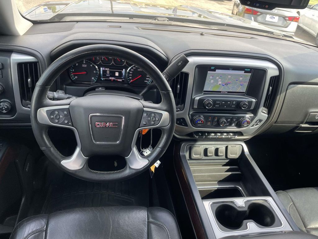 Vehicle photo 15