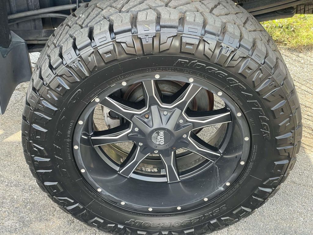 Vehicle photo 11