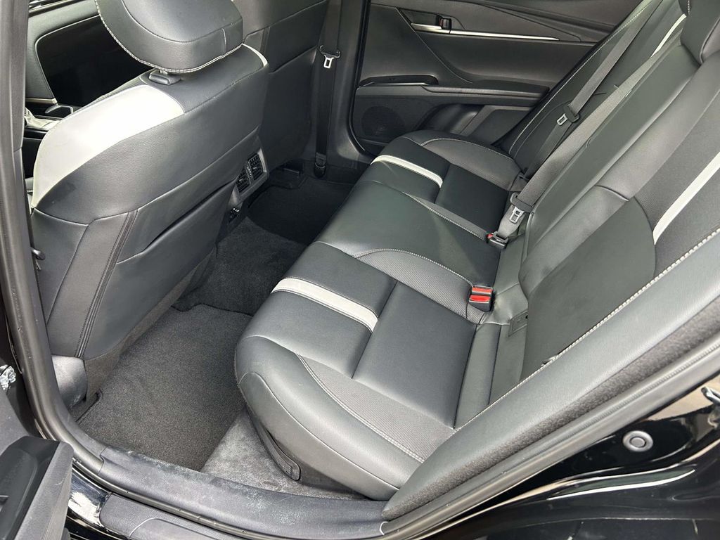 Vehicle photo 19