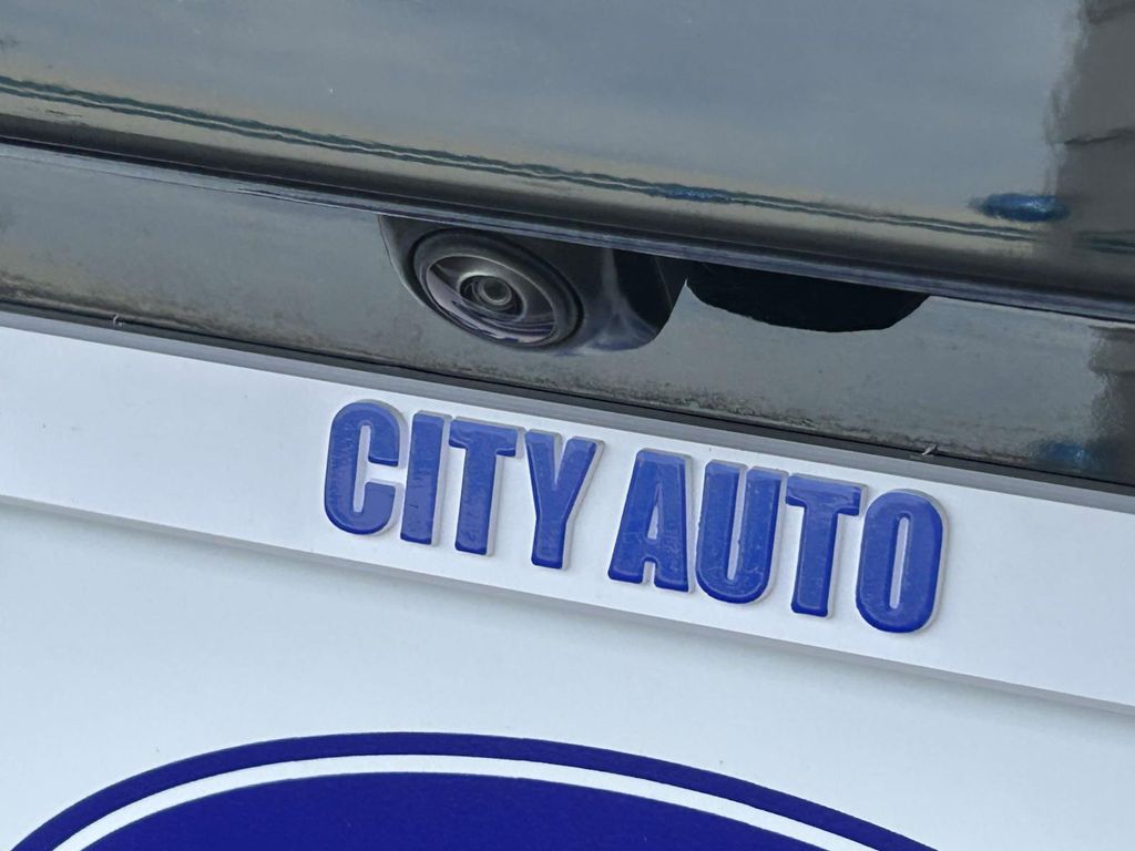 Vehicle photo 15