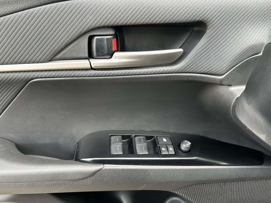 Vehicle photo 22