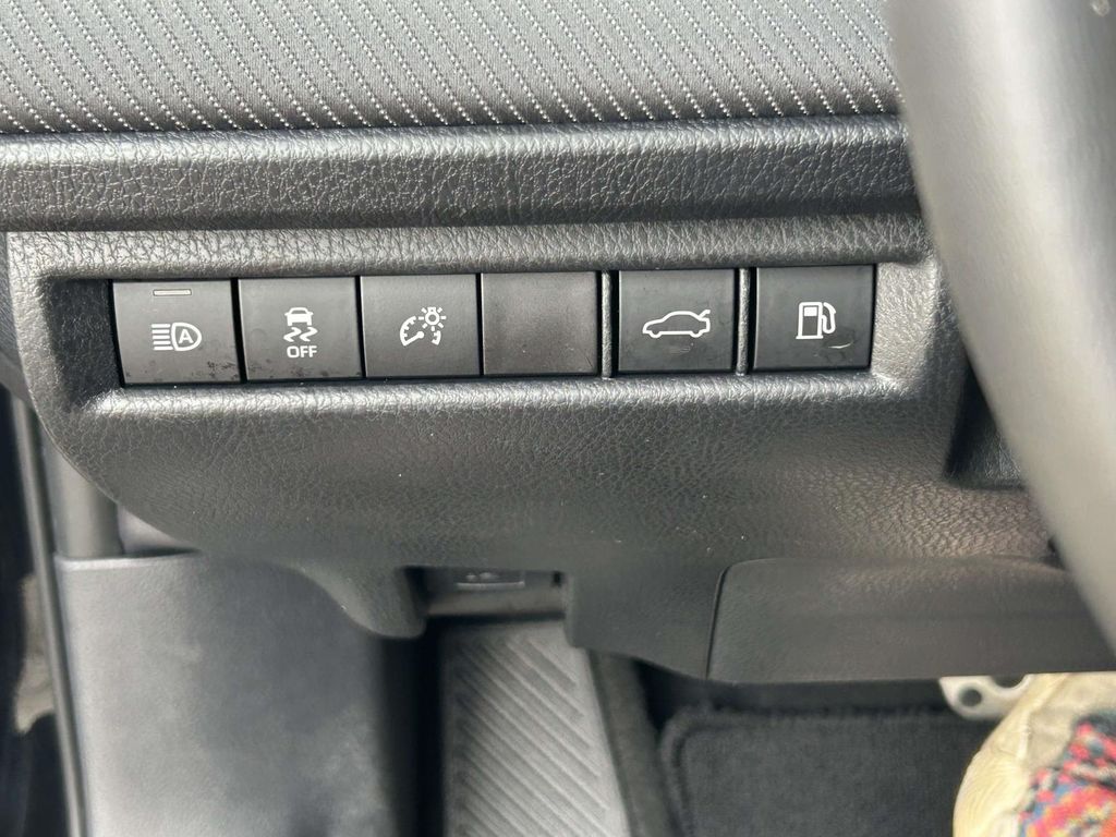 Vehicle photo 36