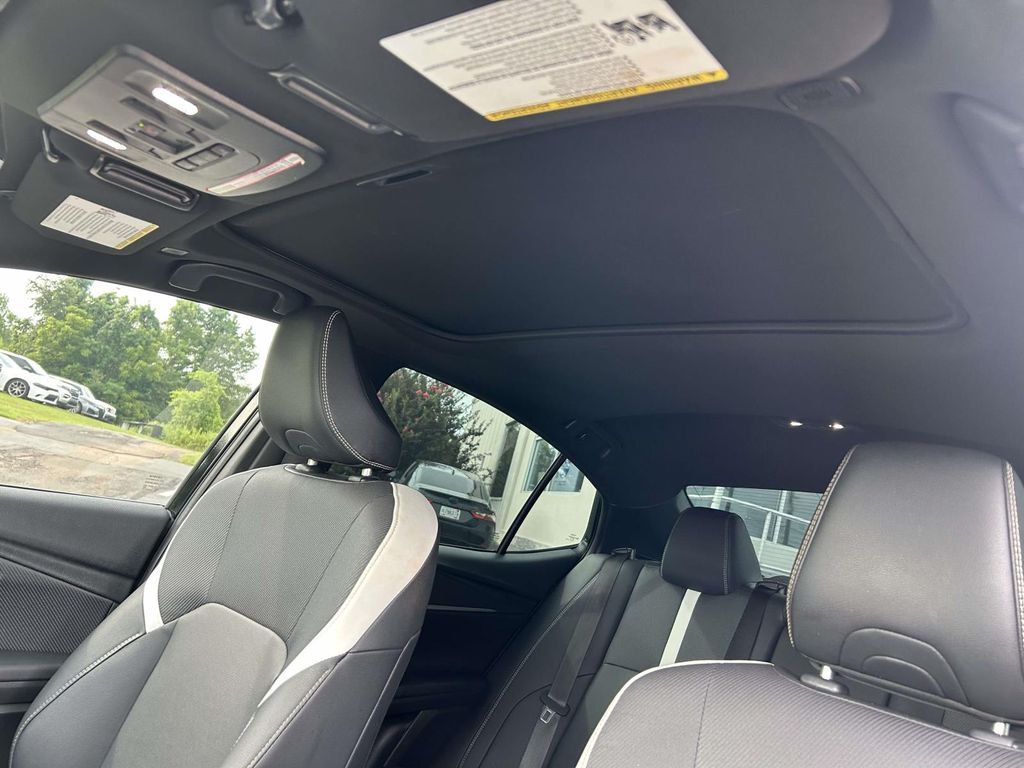 Vehicle photo 26