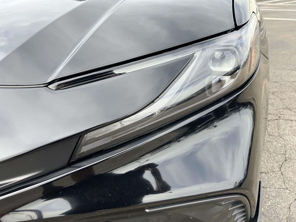 Vehicle photo 12