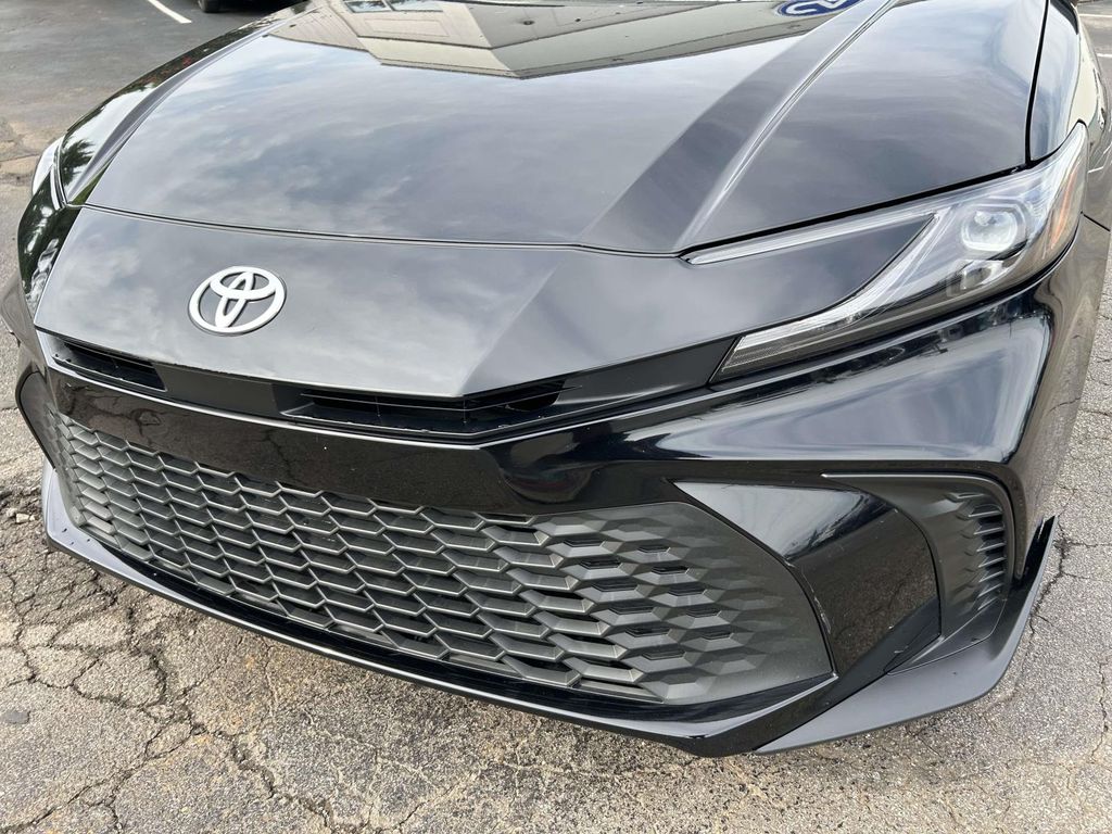 Vehicle photo 11