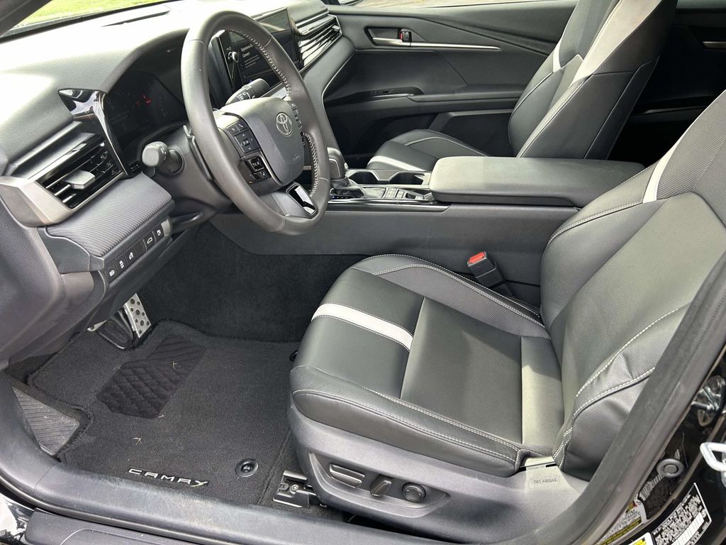 Vehicle photo 23