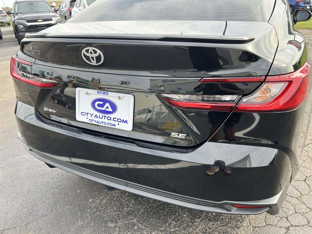Vehicle photo 13