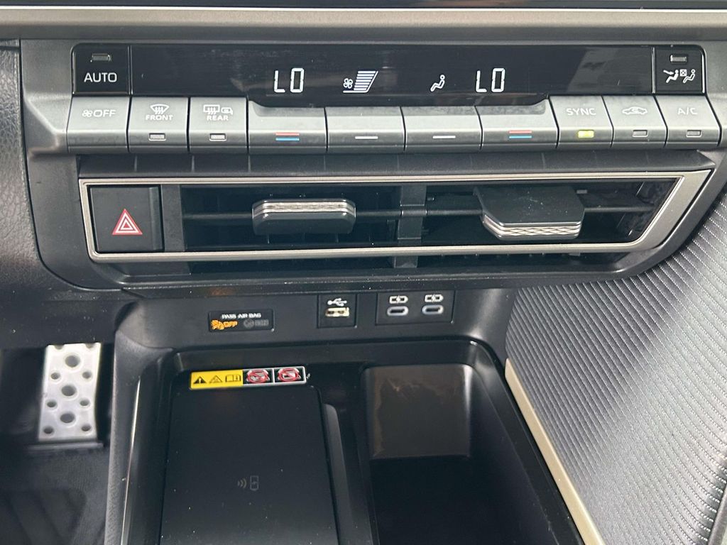 Vehicle photo 29