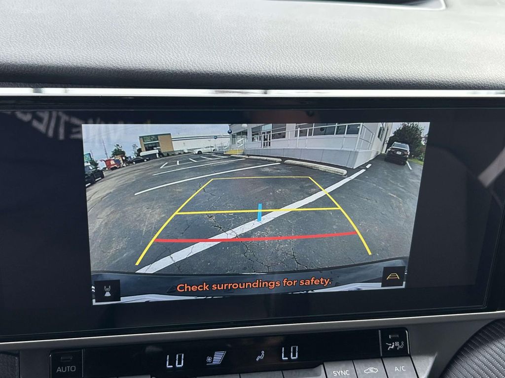 Vehicle photo 28