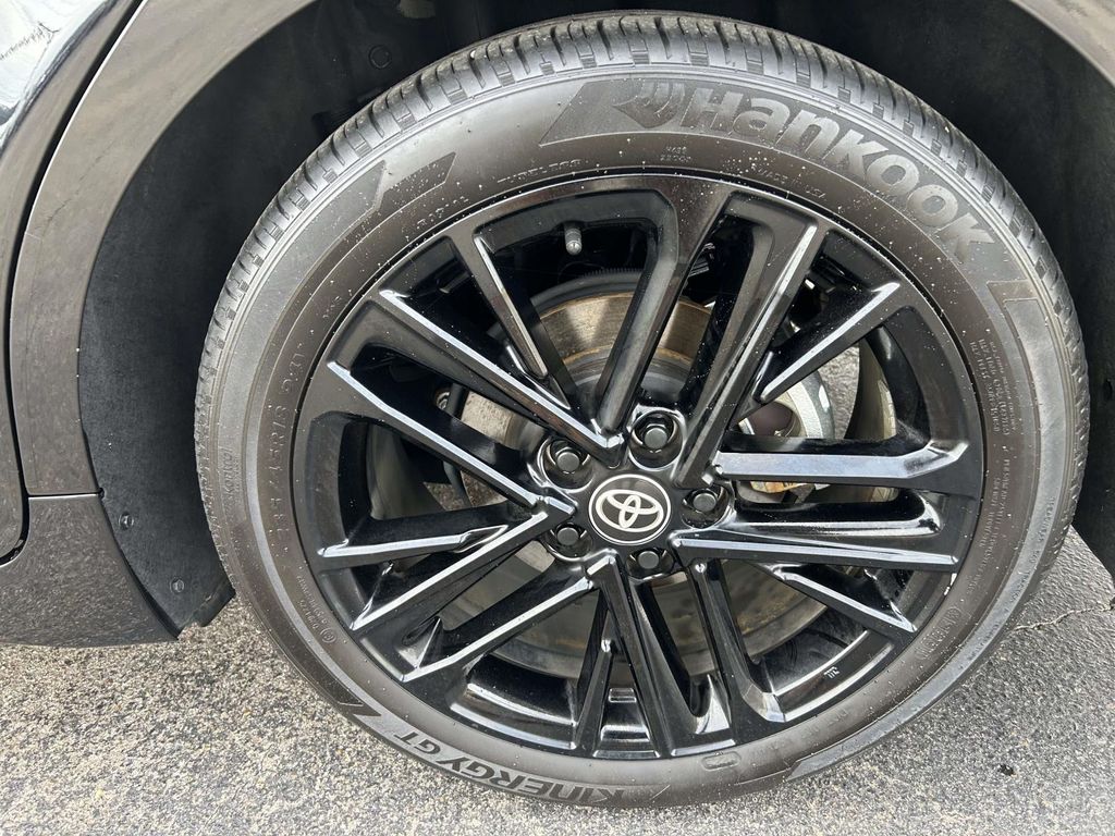Vehicle photo 17