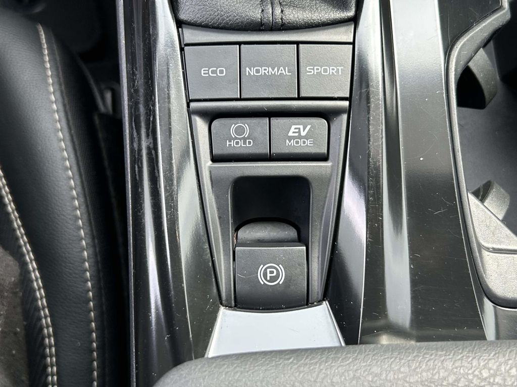 Vehicle photo 31
