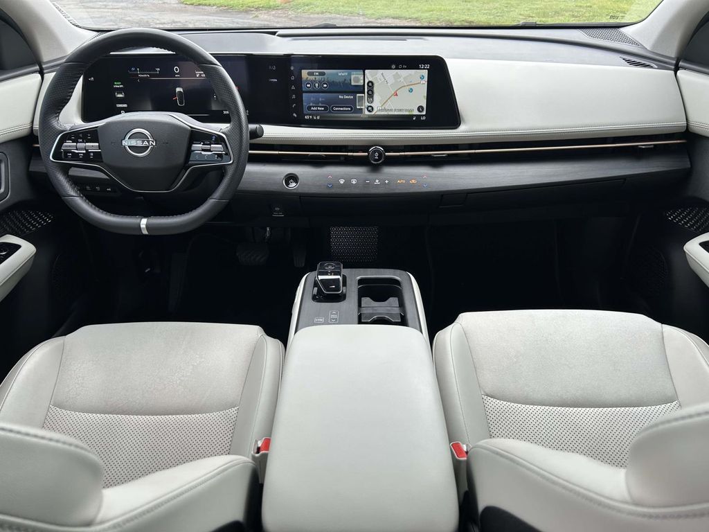 Vehicle photo 22