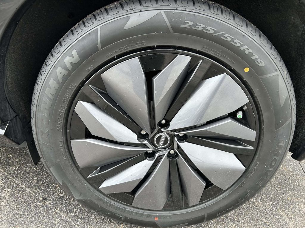Vehicle photo 18