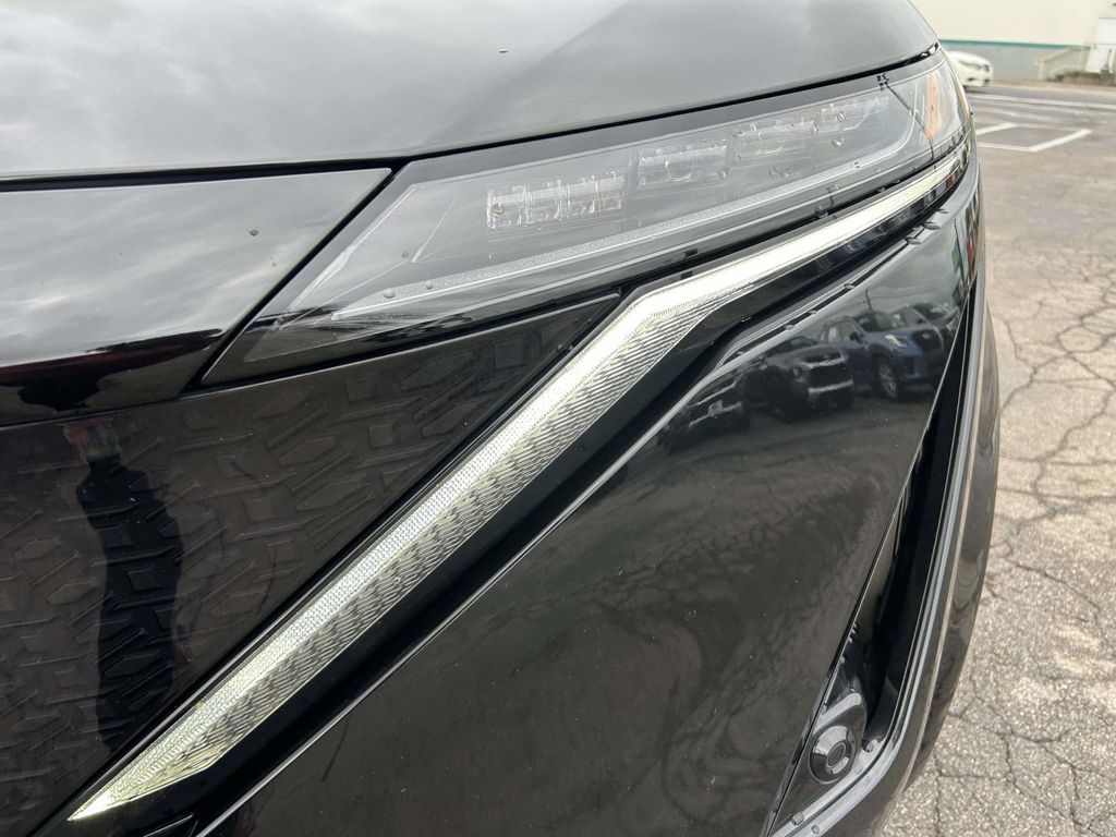Vehicle photo 12