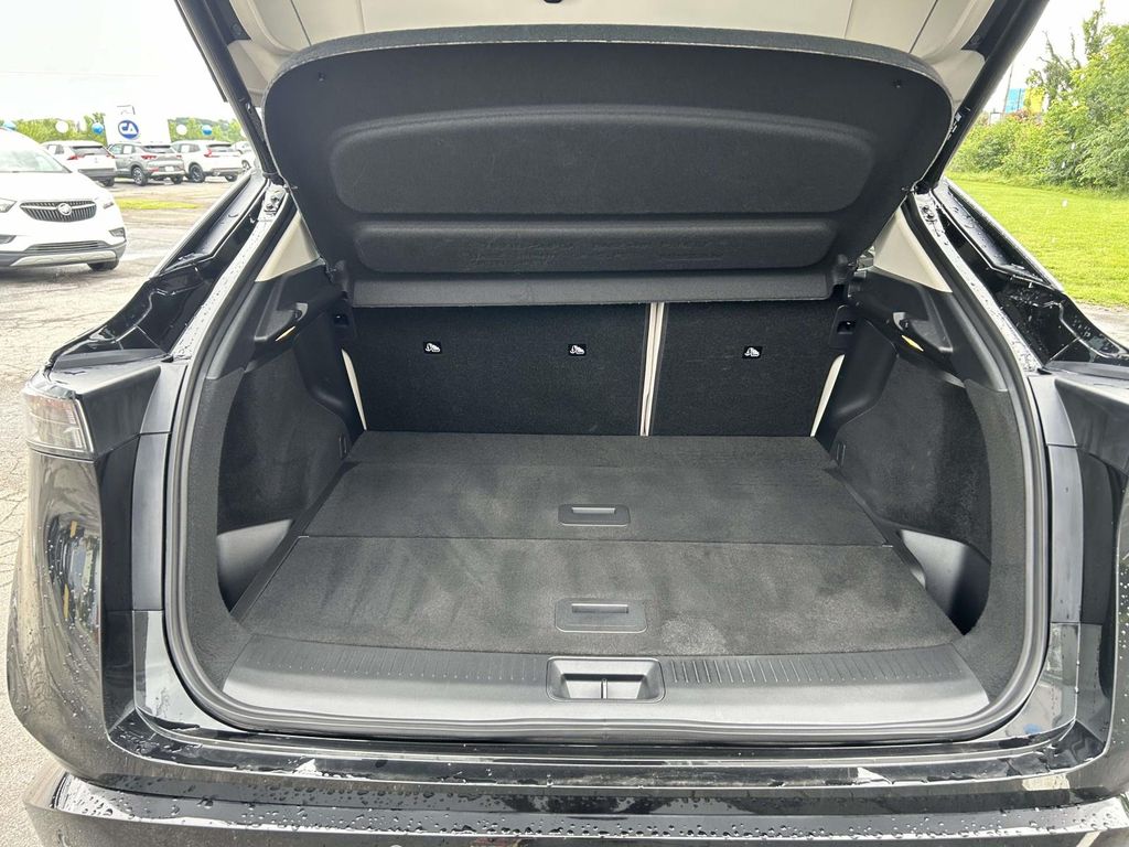Vehicle photo 19