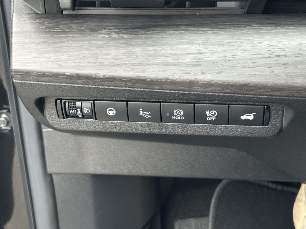 Vehicle photo 38