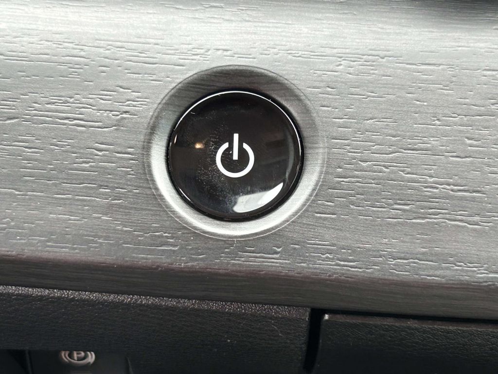 Vehicle photo 35