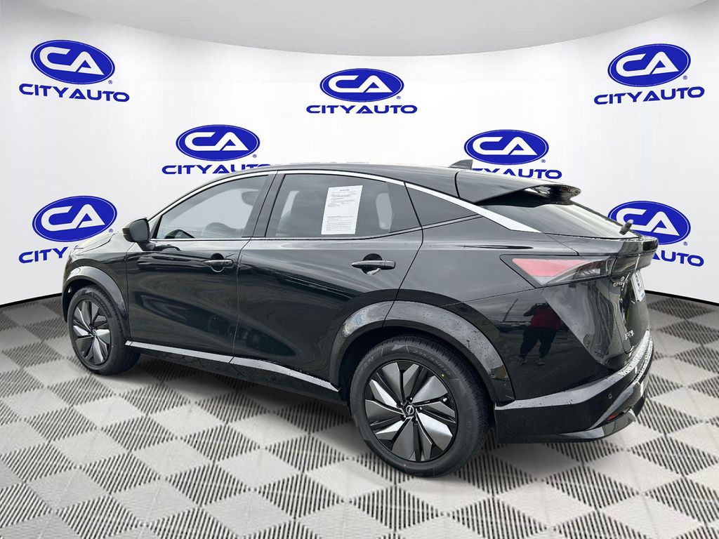 Vehicle photo 6