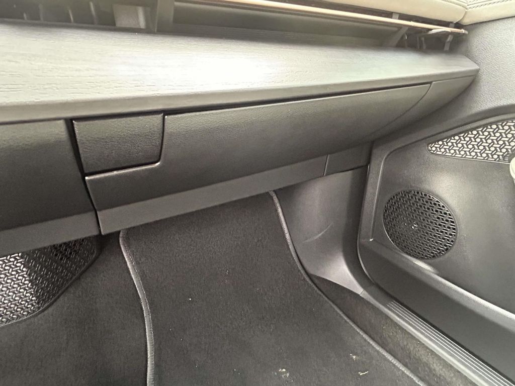Vehicle photo 36